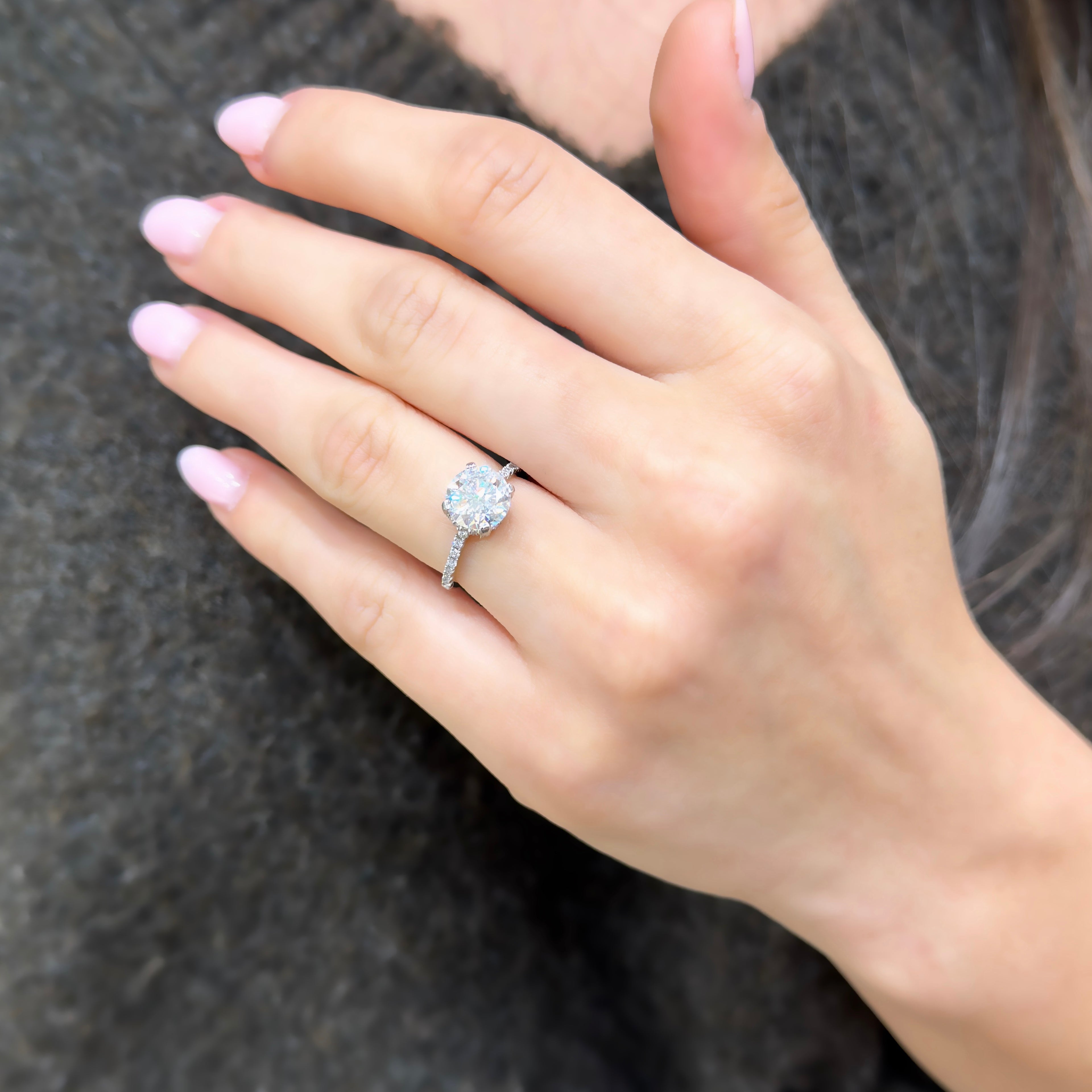 İki Karat Mozanit Kolu Taşlı Tektaş Yüzük