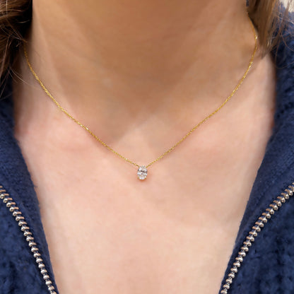 0.75 Karat D-Color Oval Kolye