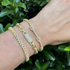 Armband mit Pfeilen aus mehreren Steinen