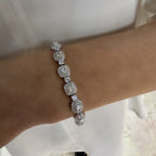 Armband mit verschiedenen Anhängern