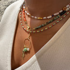 Renkli Taş Sallantılı Balık Kolye