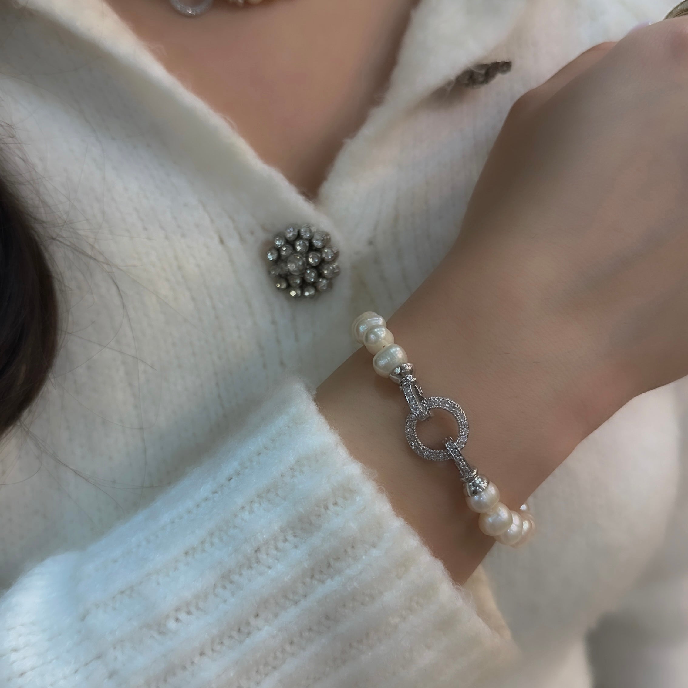 Perlenarmband mit Steinclip