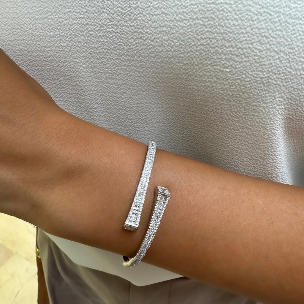 Sıralı Taşlı Designer Kelepçe