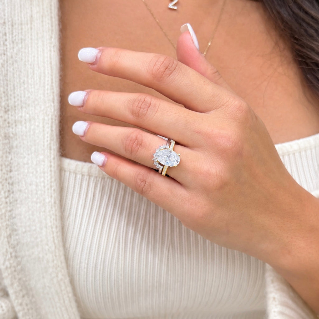 14K Üç Buçuk Karat Mozanit Uzun Oval Tektaş Yüzük