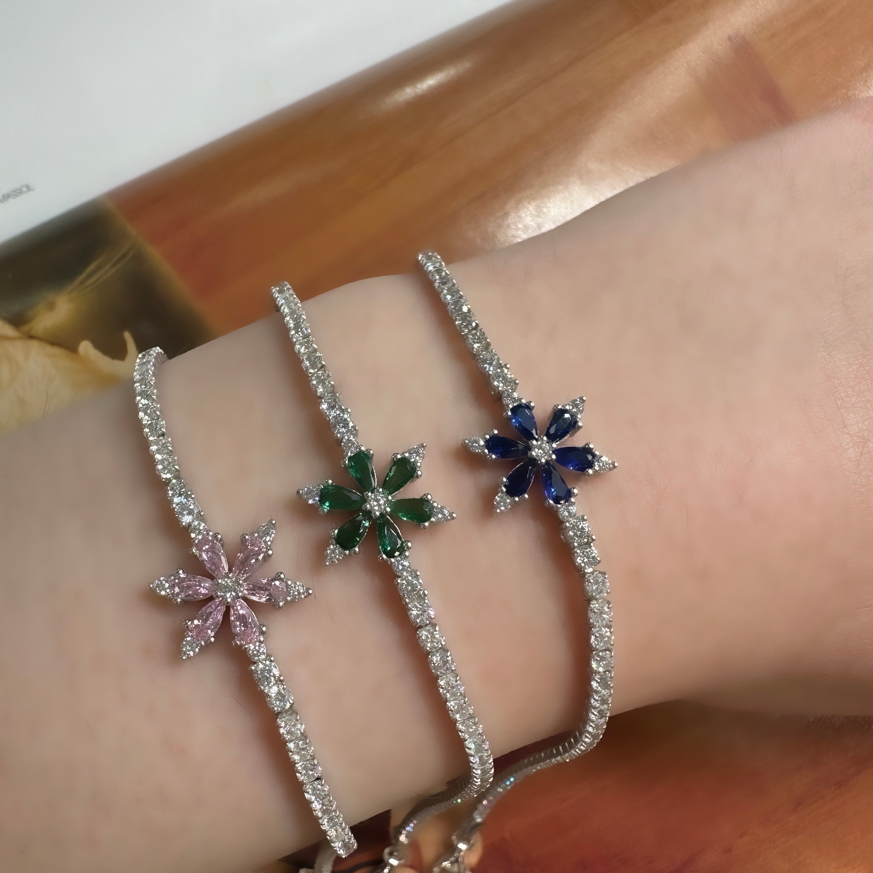 Armband "Blumen-Wasserfall" mit bunten Steinen