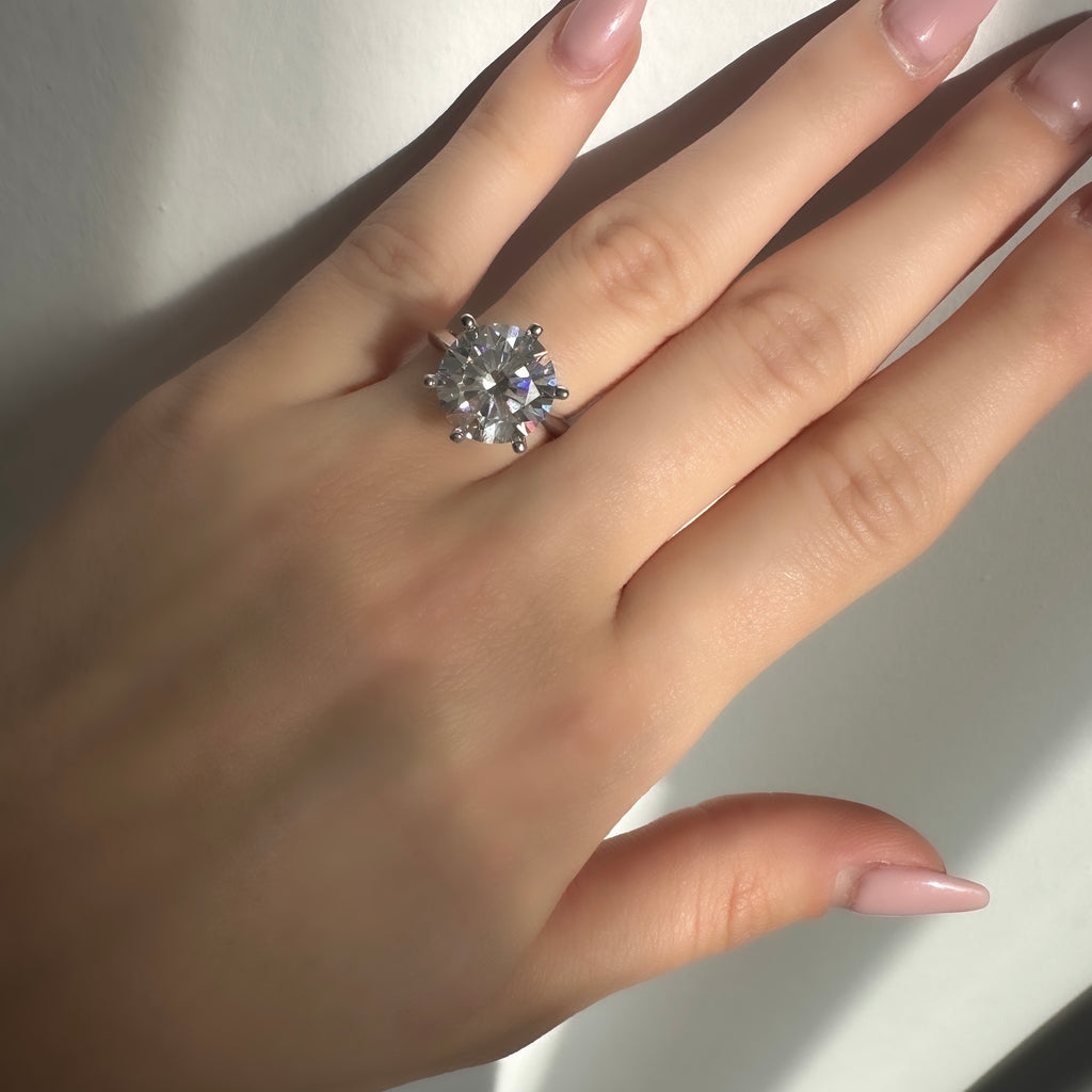 Altı Karat G-Color Altı Tırnak Tektaş Yüzük