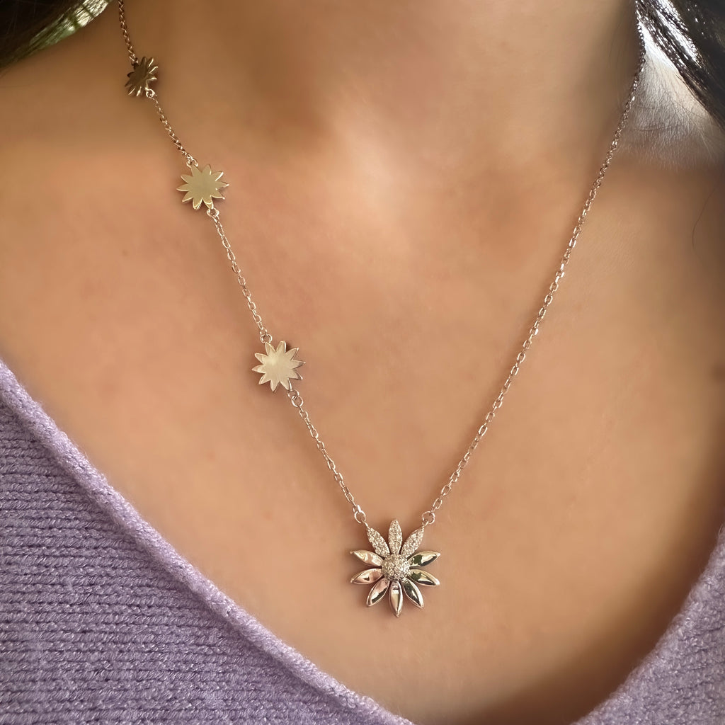 Stone Daisy Necklace