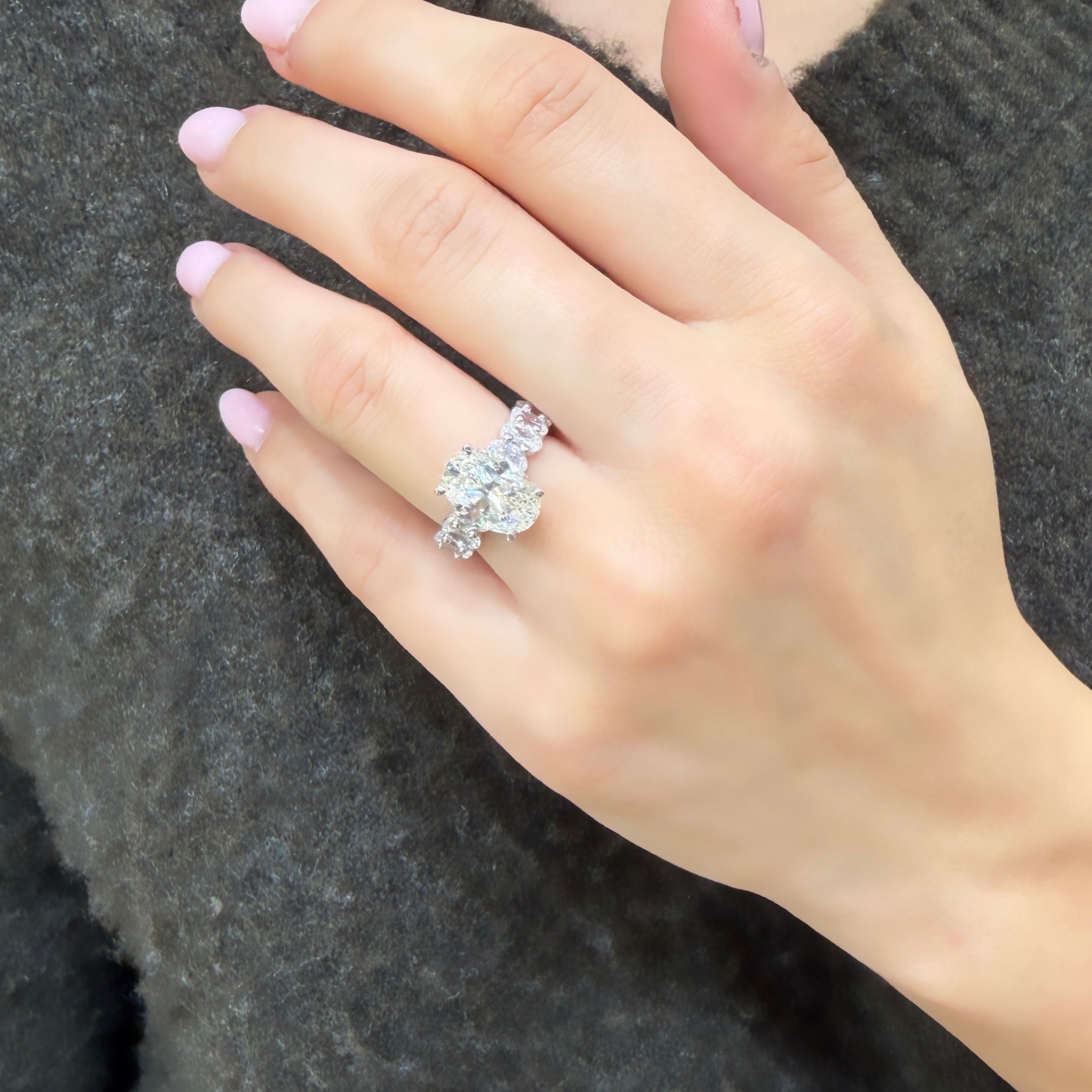 Kolu Oval Taşlı Oval G-Color Yüzük