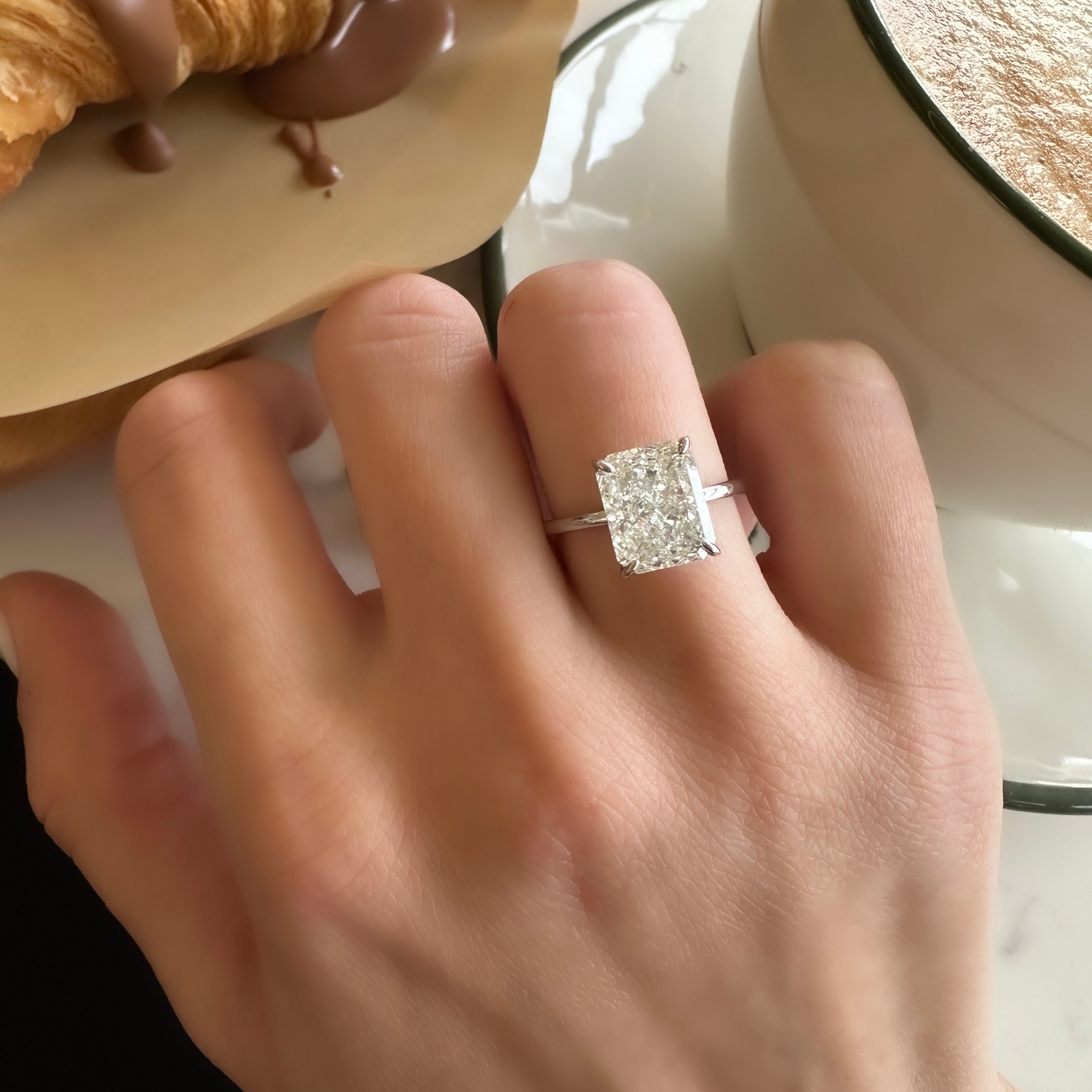 Baguette-Ring aus Eisschliffstein