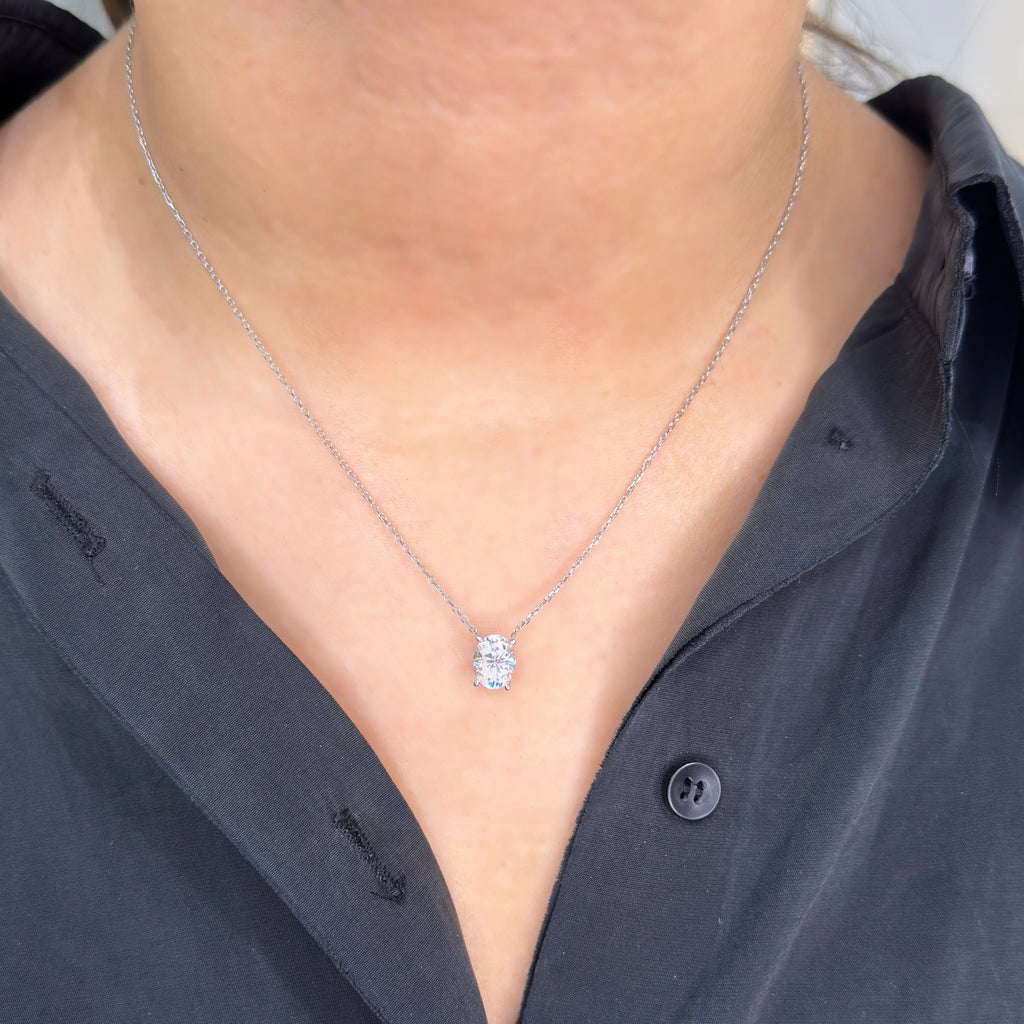 İki Karat Mozanit Oval Kolye