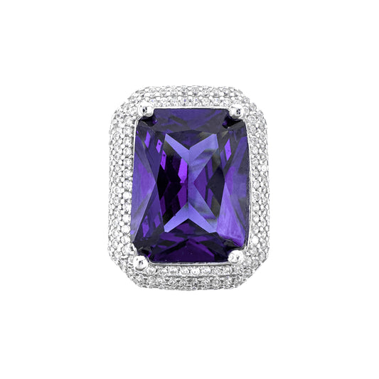 Rechteckiger Ring mit violettem Stein