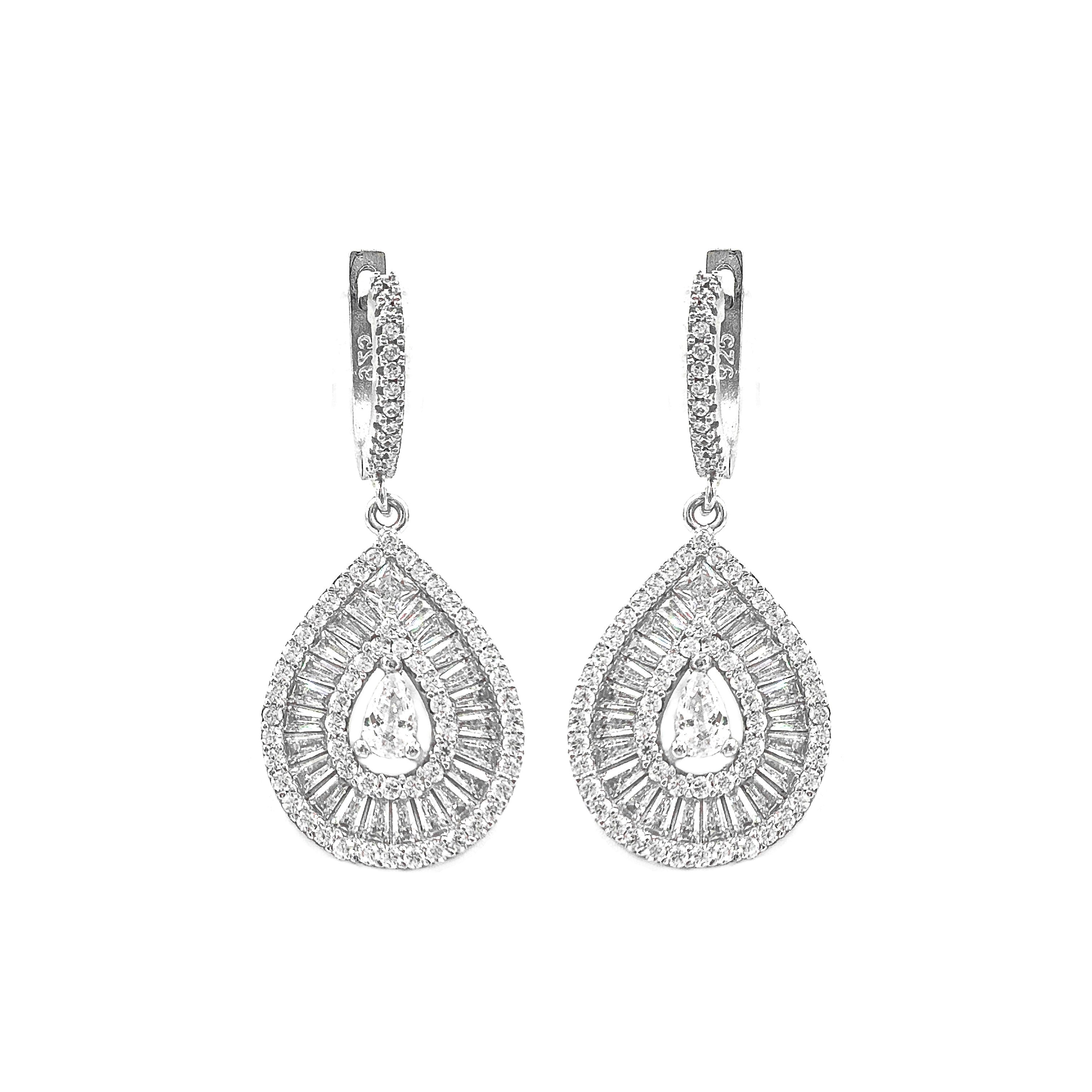 Baget Taşlı Sallantılı Küpe