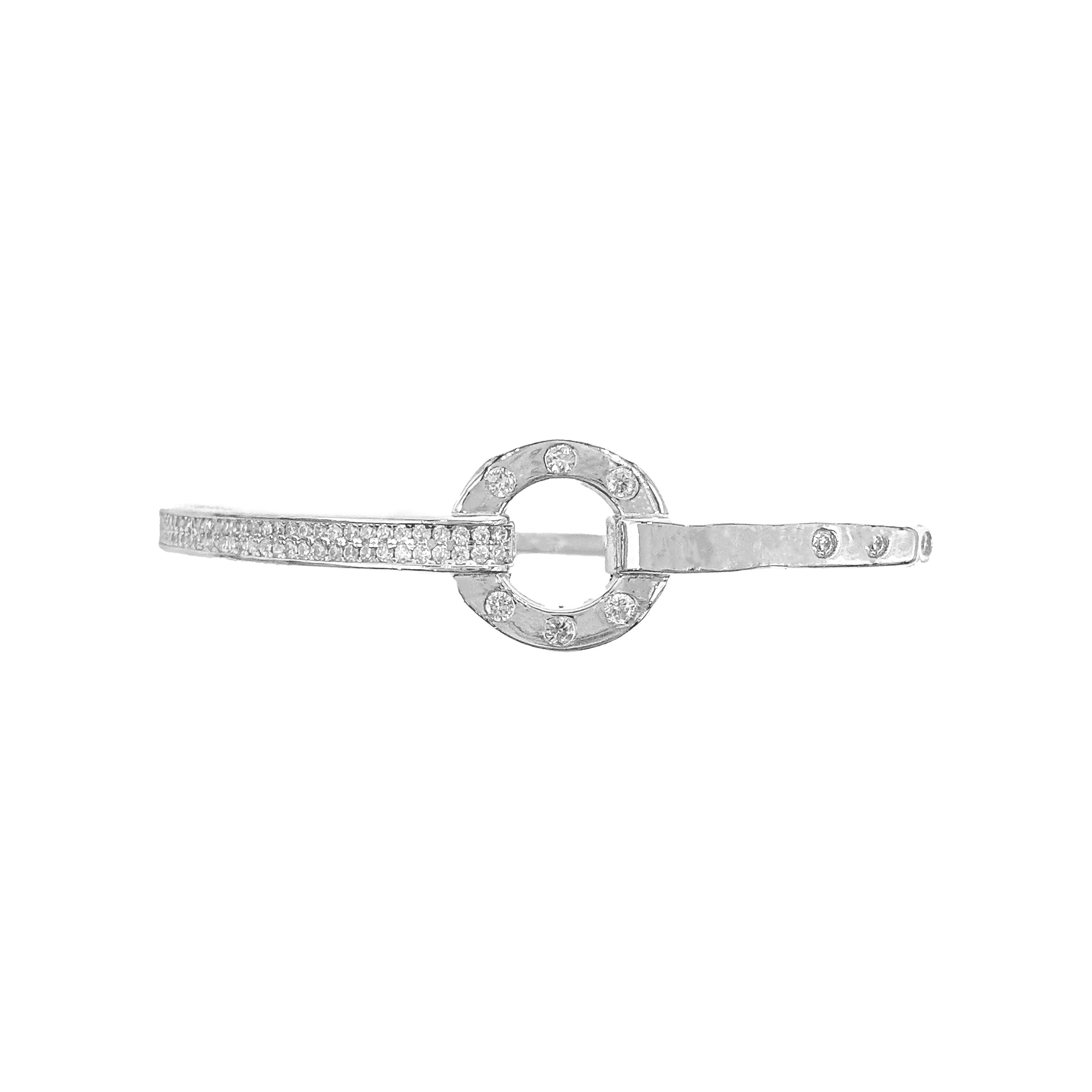 Round Model Taşlı Design Kelepçe