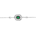 Modernes Armband mit grünem Stein