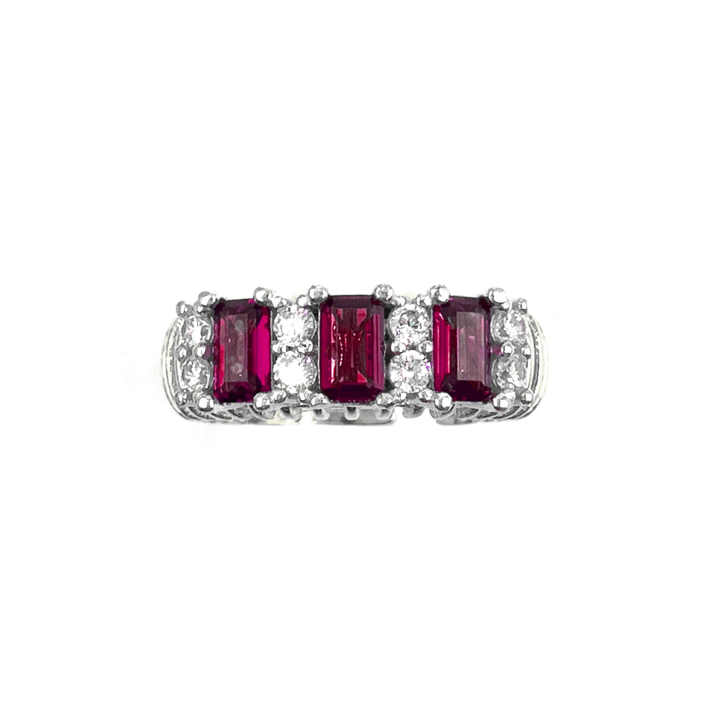 Ring mit farbigem Steindesign