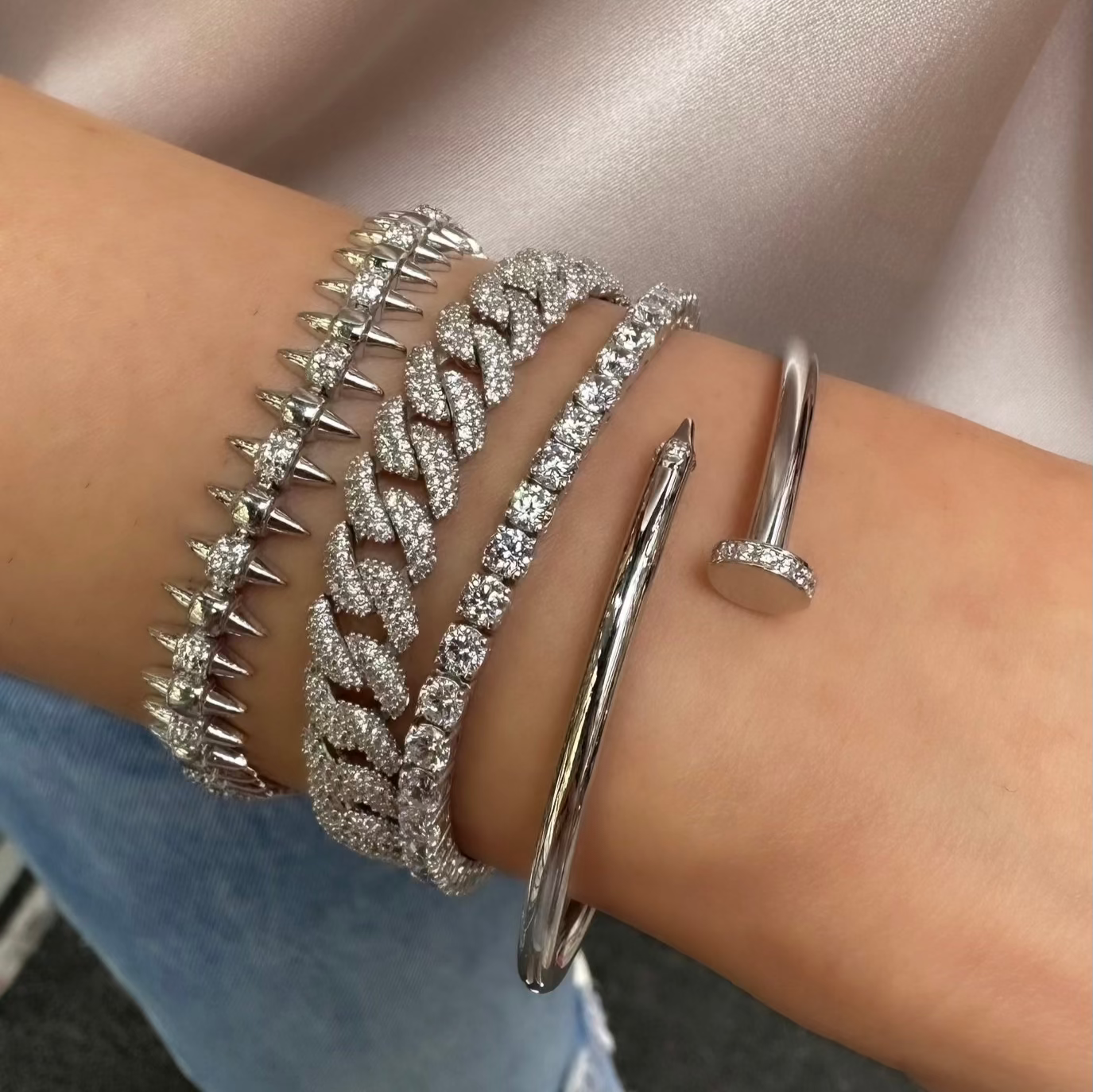 Kelepçe Model Çivili Bileklik