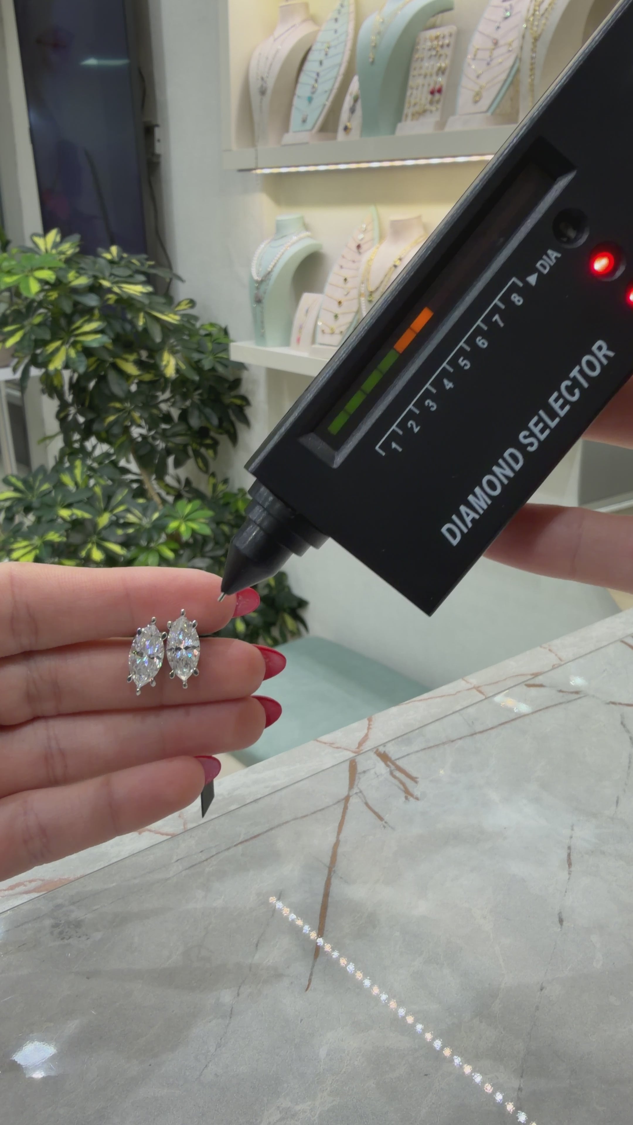 Taşlı Montür Uzun Mozanit Markiz Küpe