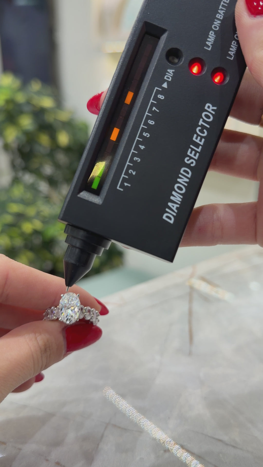 Kolu Oval Taşlı Oval Mozanit Yüzük