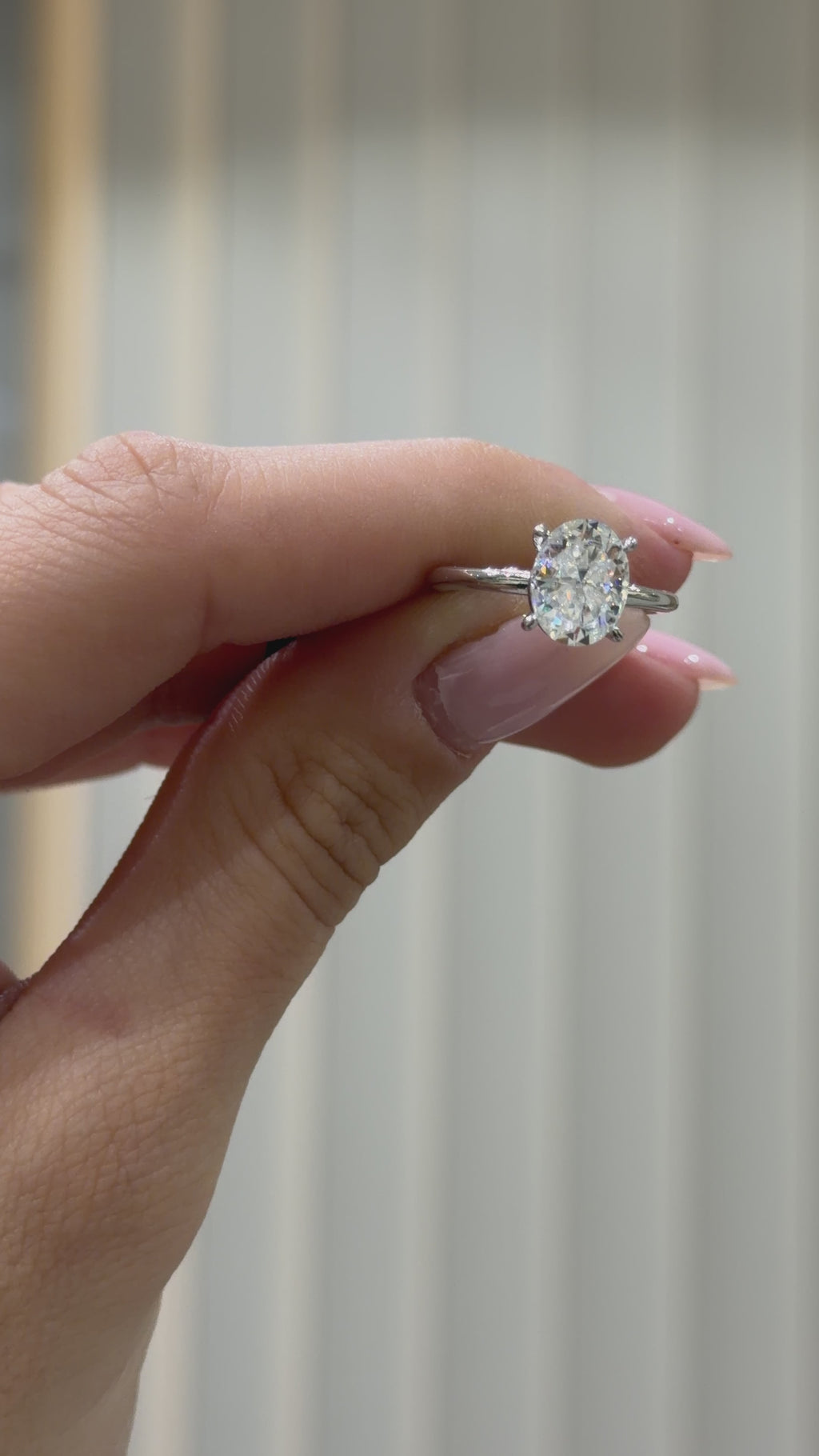 1.75 Karat Mozanit Oval Yüzük