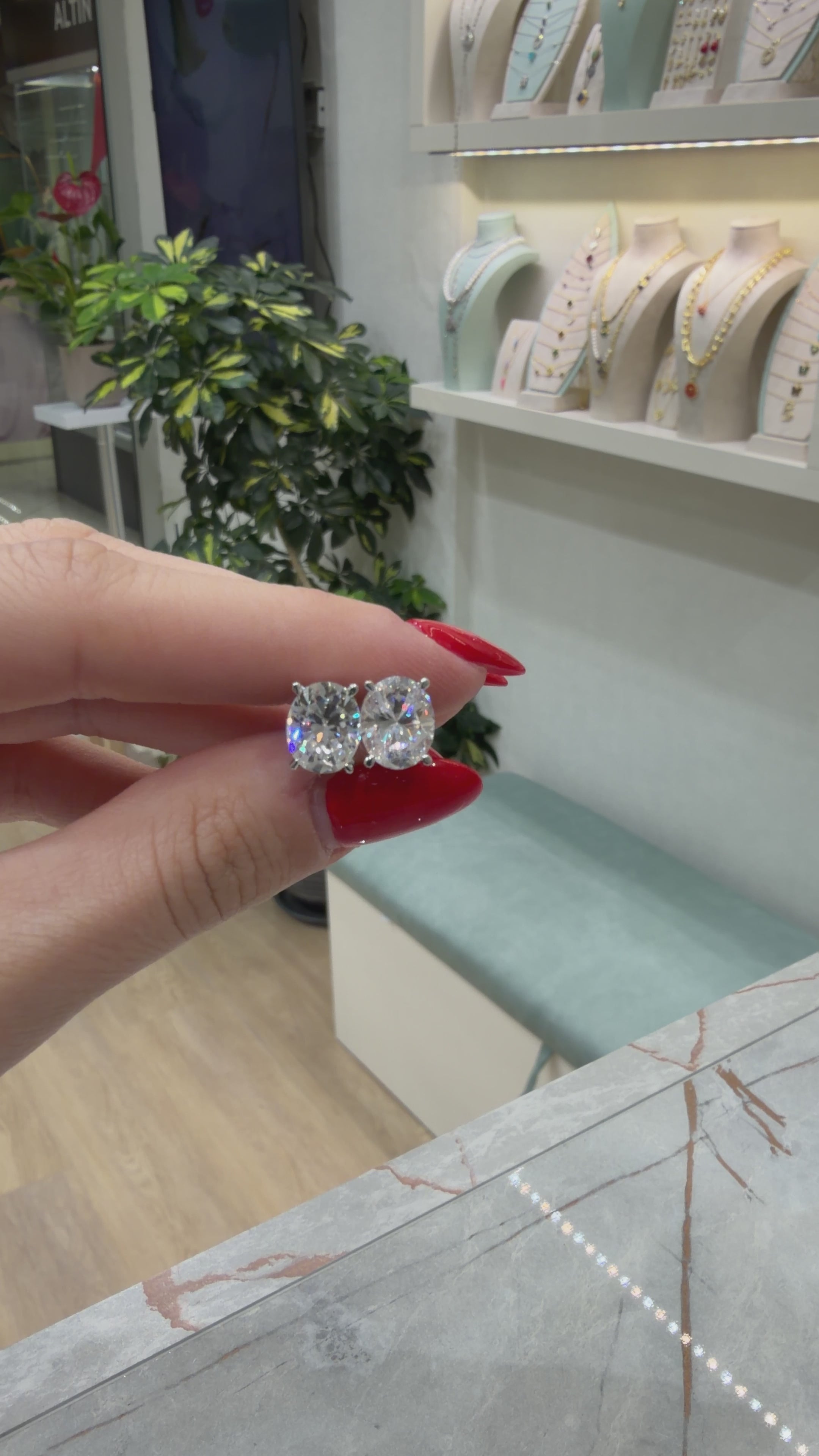 Üç Karat Mozanit Oval Küpe