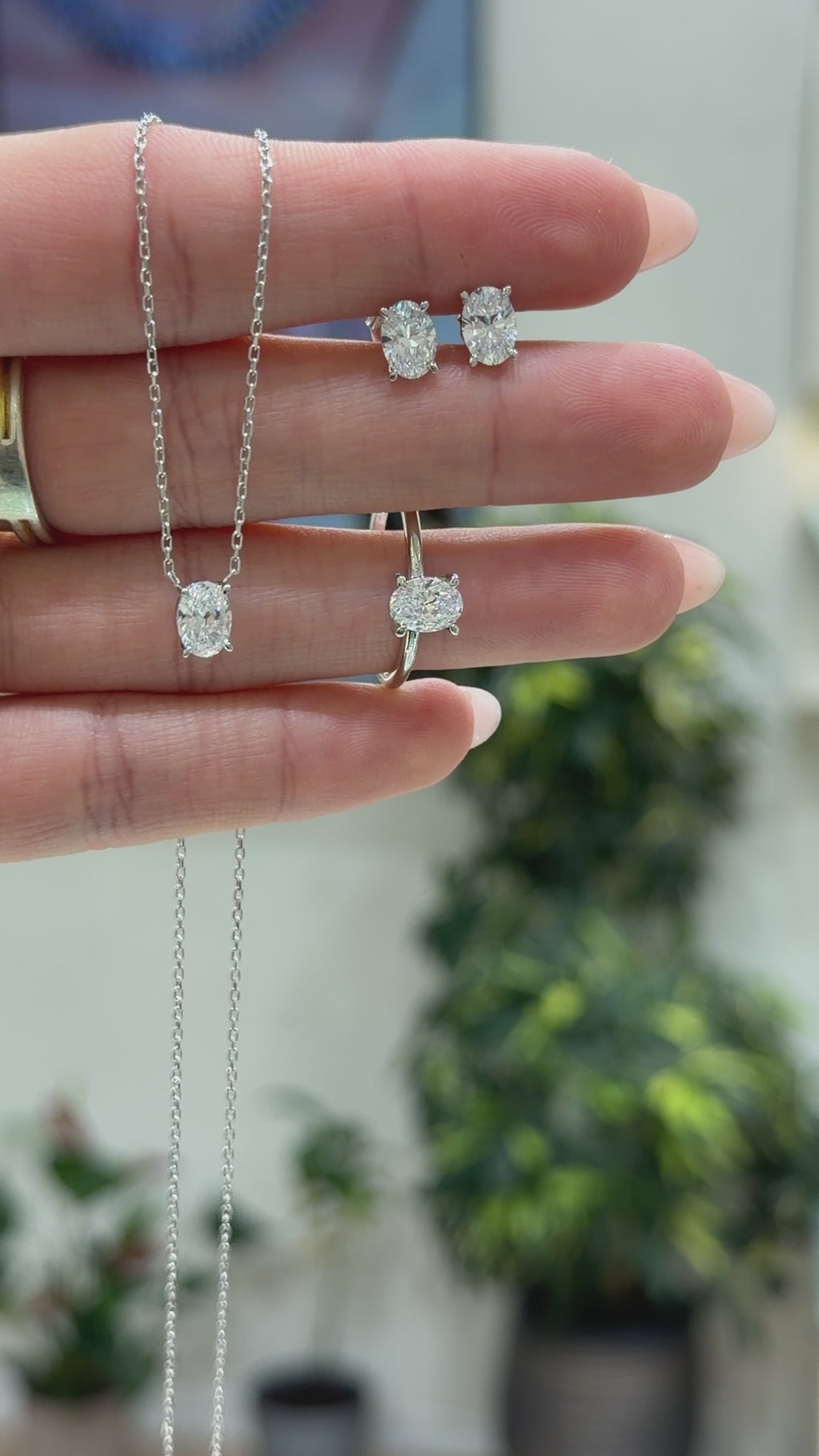 14K Bir Karat Mozanit Oval Küpe