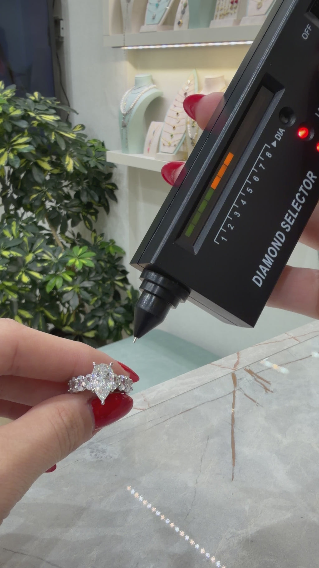 Kolu Oval Taşlı Damla Mozanit Yüzük