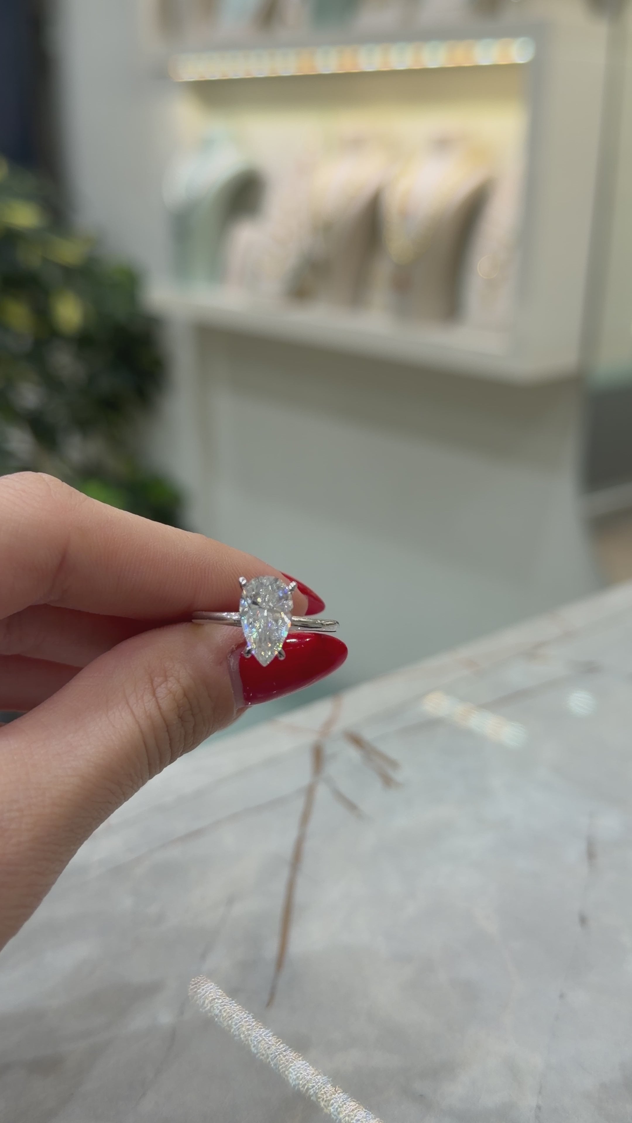 Taşlı Montür Mozanit Damla Tektaş Yüzük