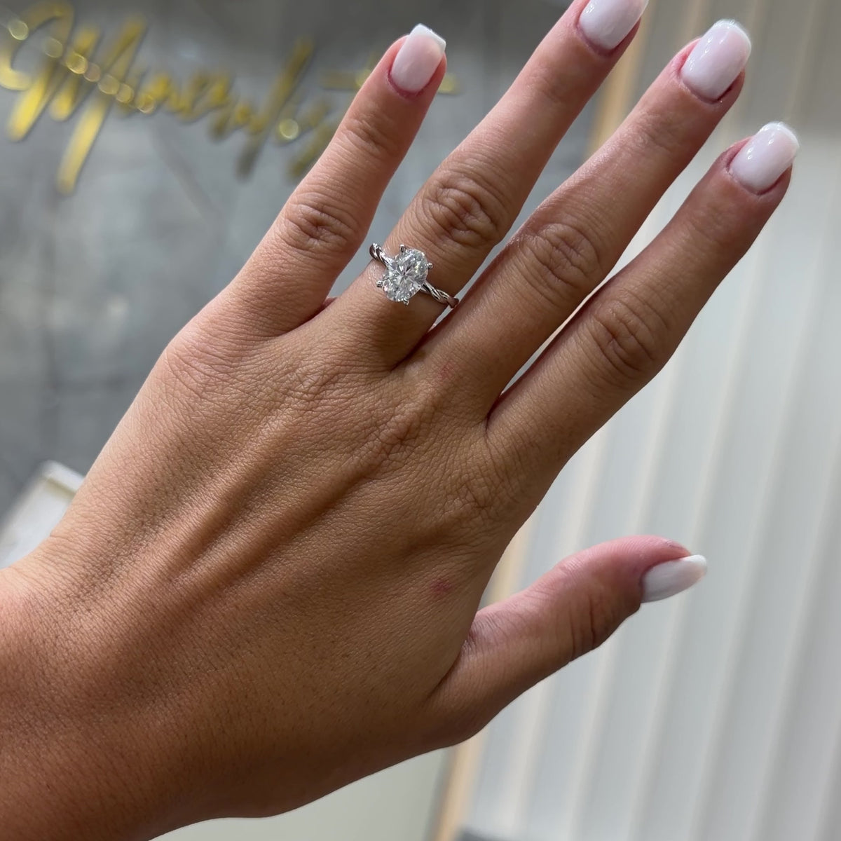 14K İki Karat Burgu Mozanit Oval Yüzük