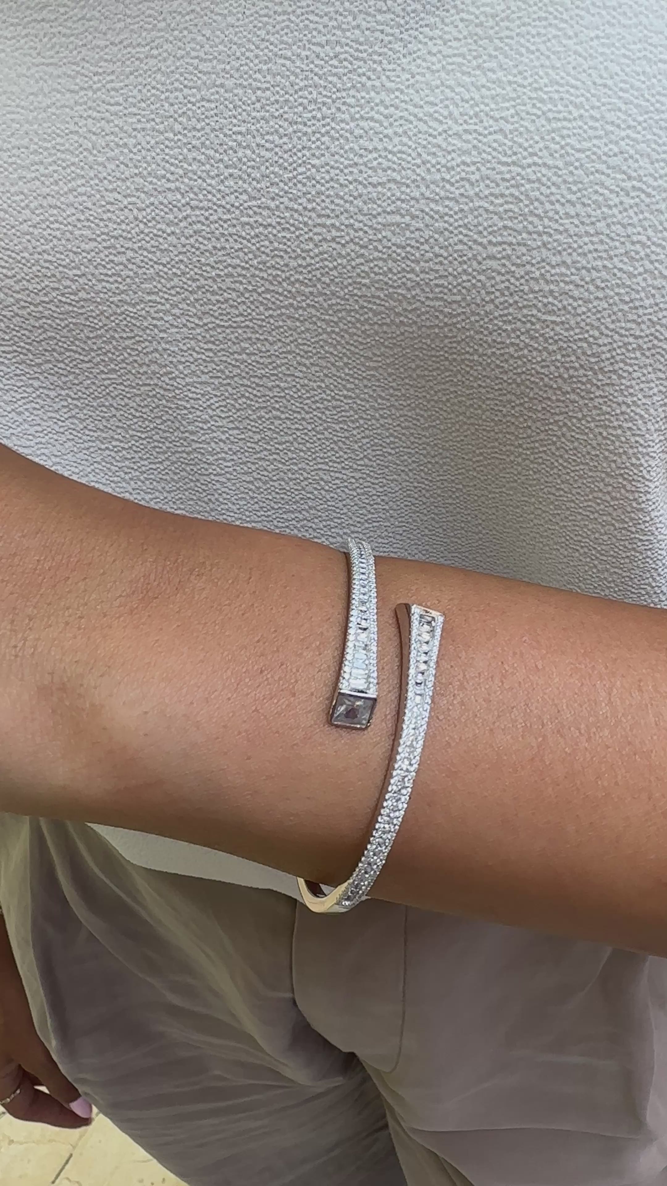 Sıralı Taşlı Designer Kelepçe