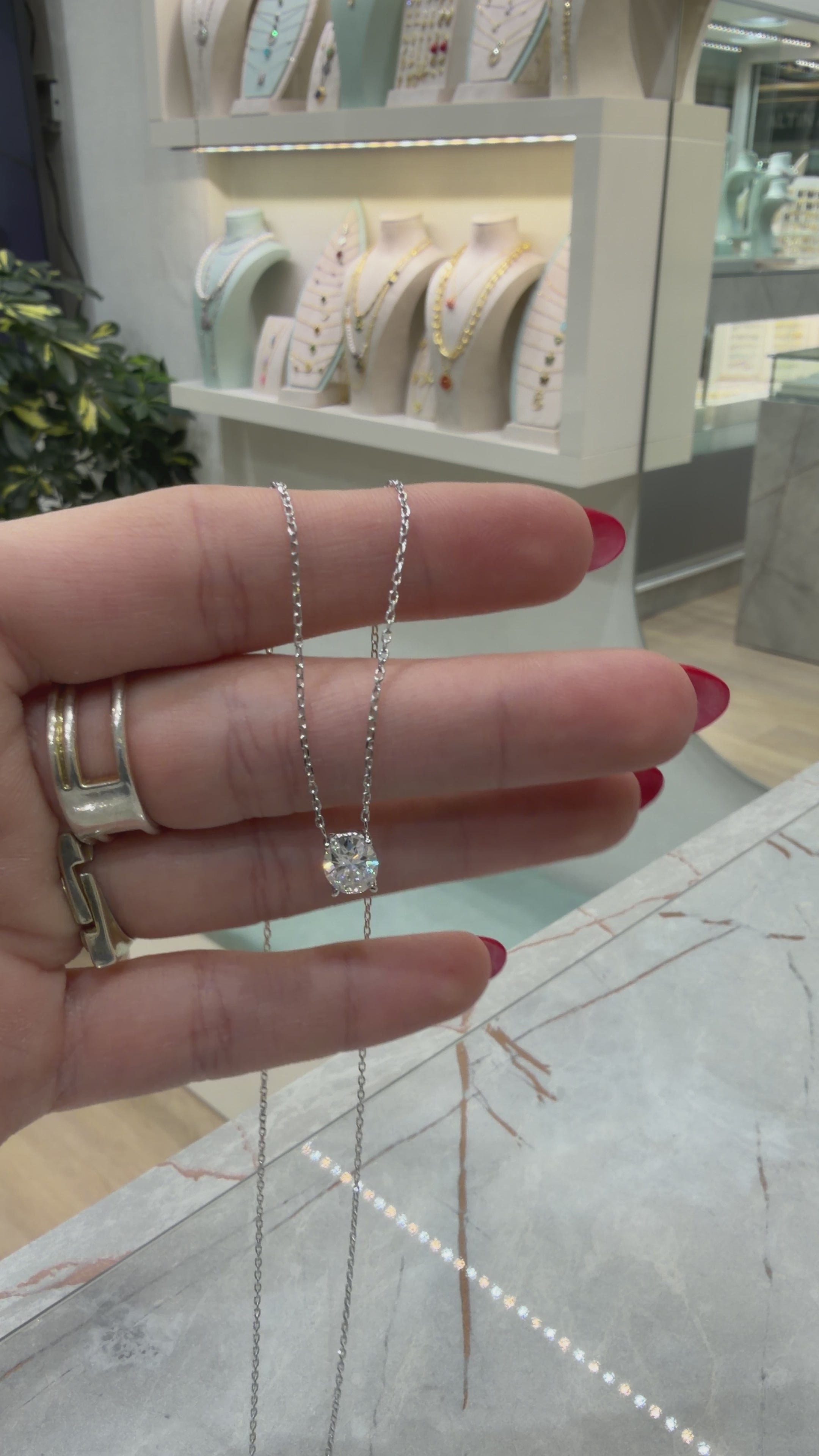 1.25 Karat Mozanit Oval Kolye