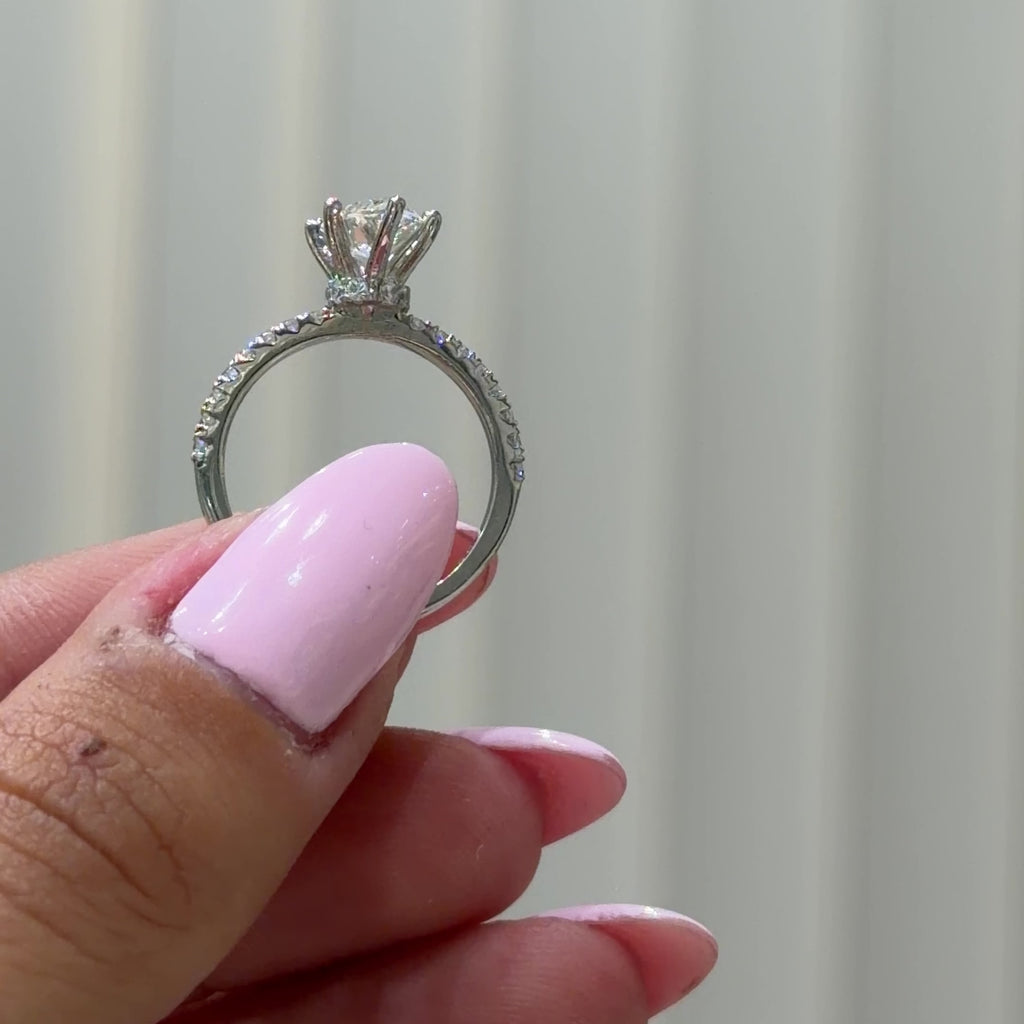 G-Color Marquise-Ring mit Seitensteinen