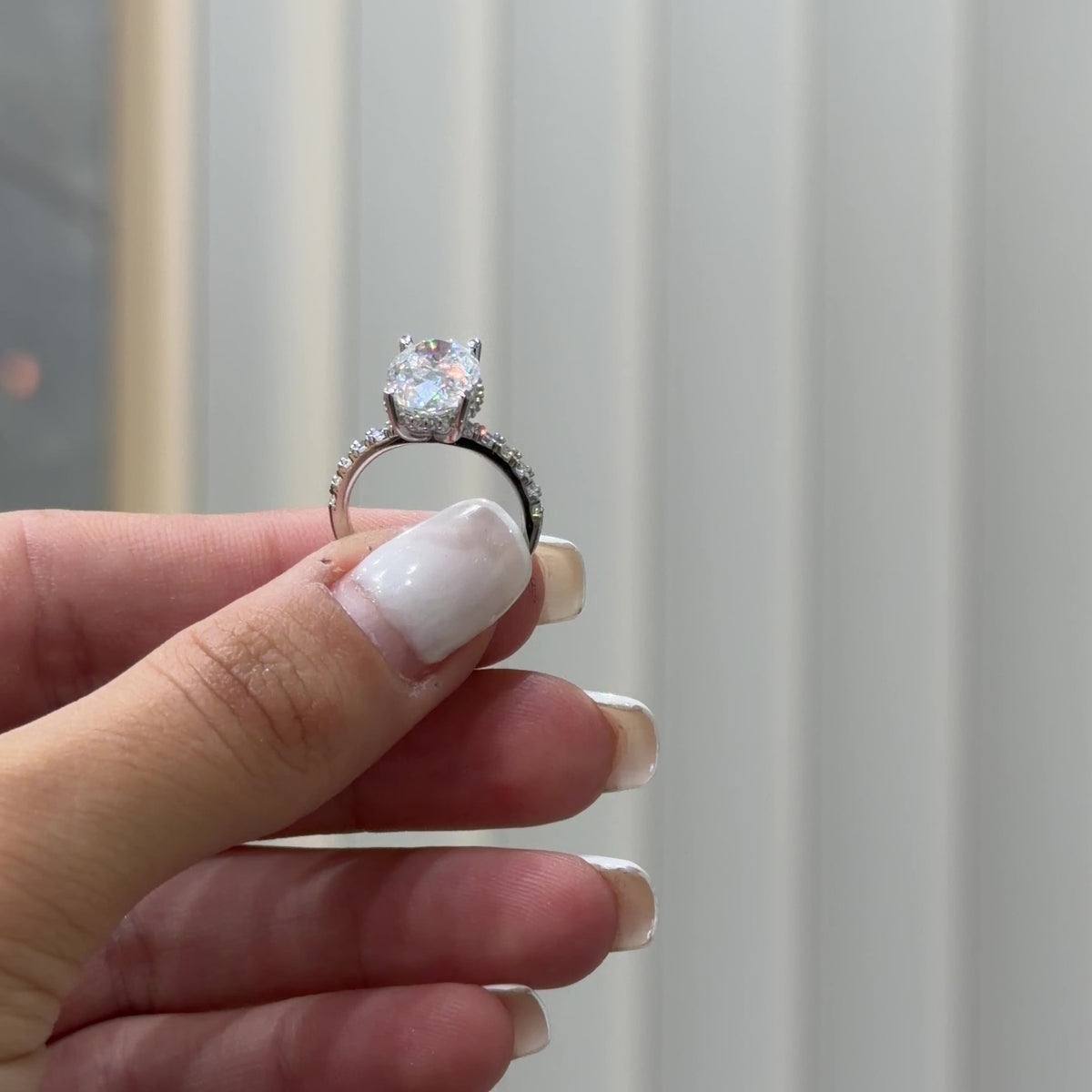 Üç Buçuk Karat Mozanit Uzun Oval Tektaş Yüzük