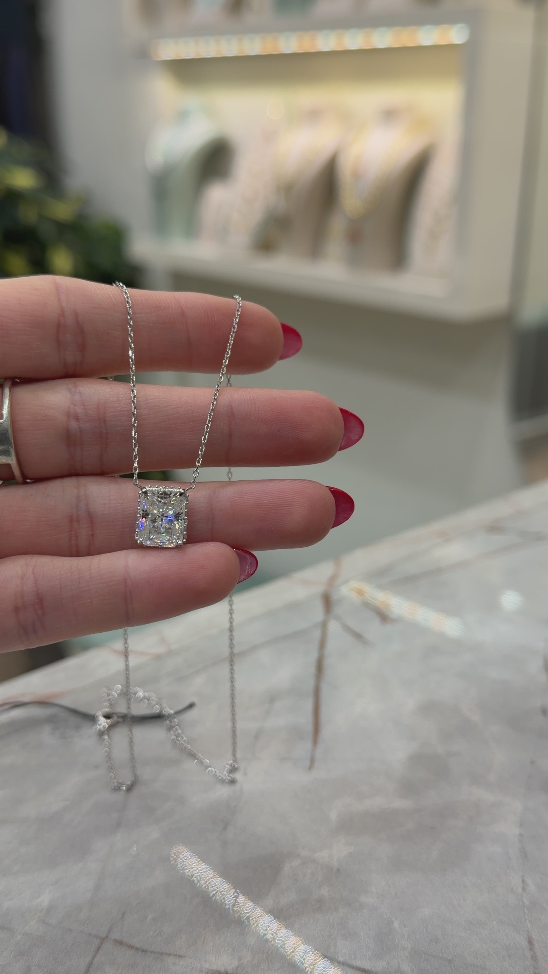 Taşlı Montür Radiant Mozanit Kolye