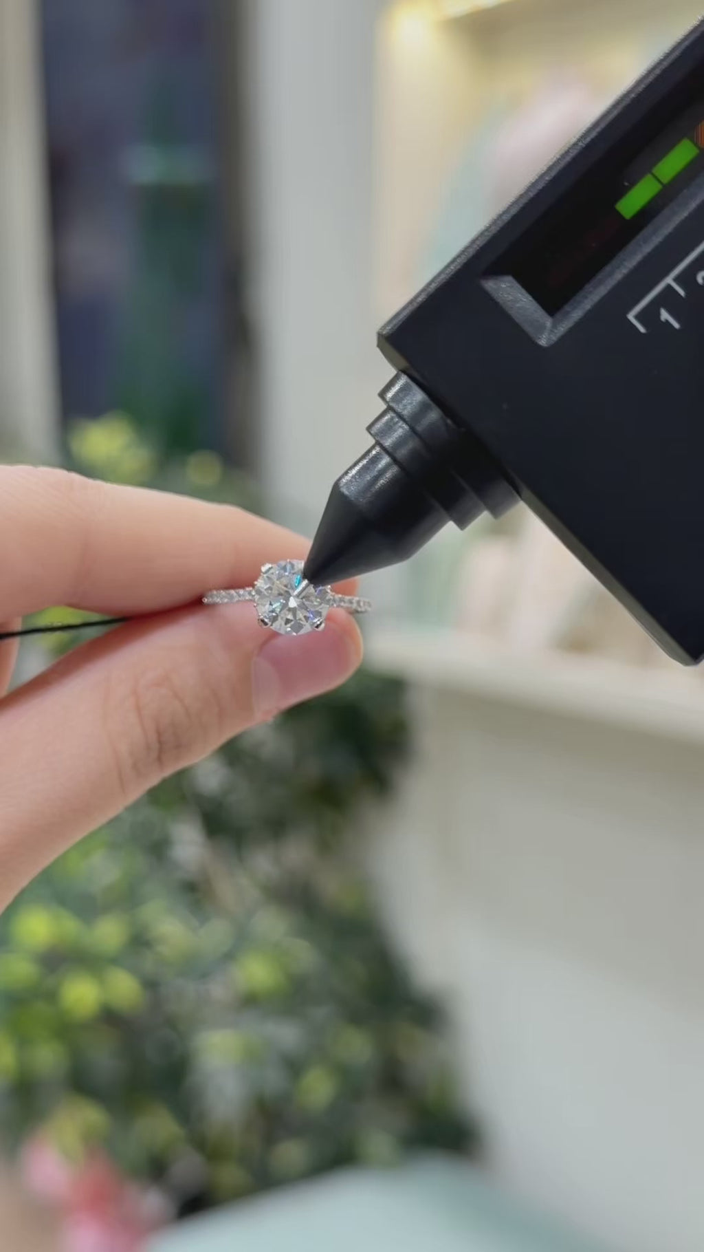 14K İki Karat Mozanit Kolu Taşlı Tektaş Yüzük