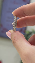 14K Eternity-Ring mit kleinen Steinen