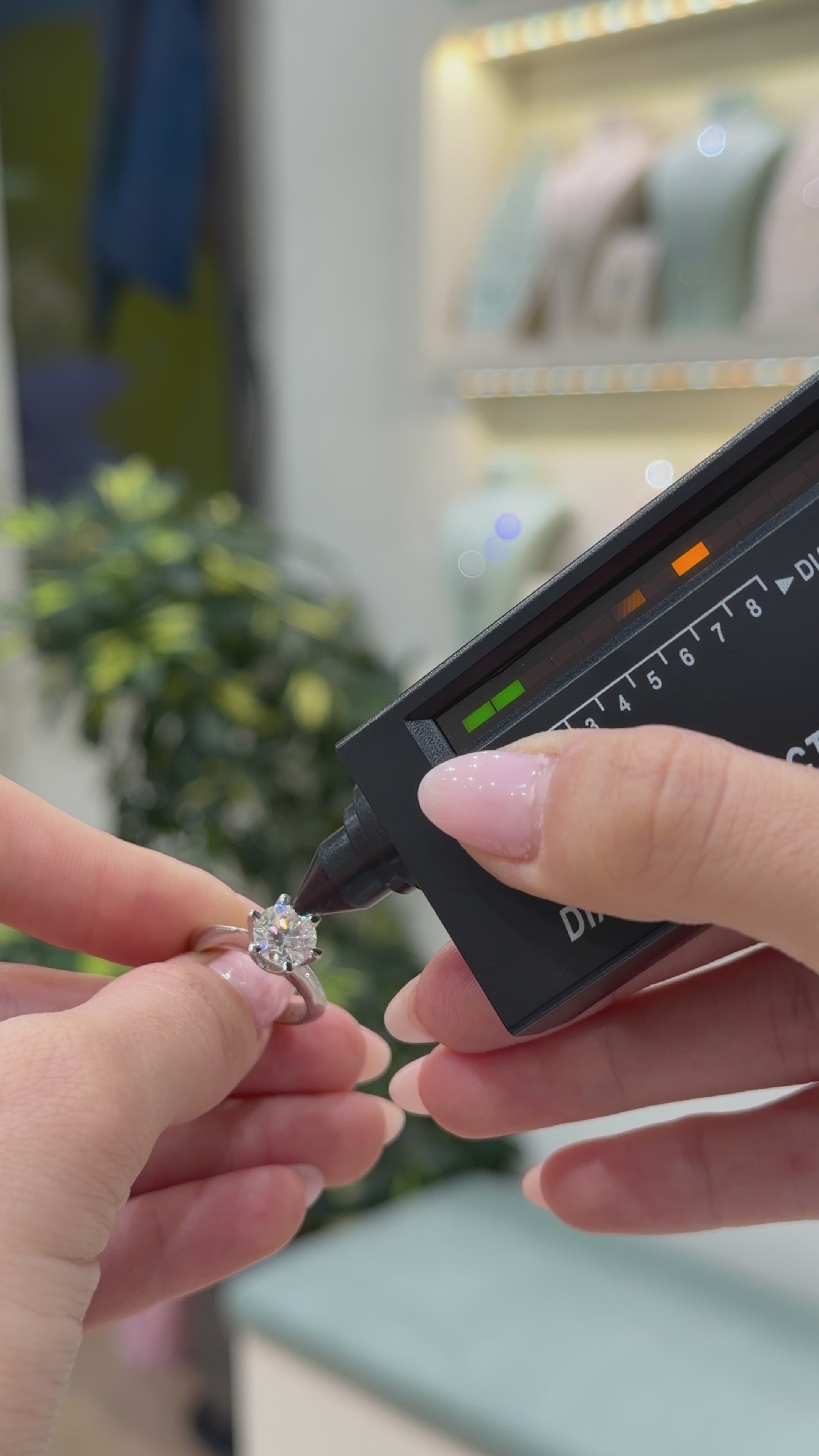 İki Karat Altı Tırnak Mozanit Tektaş Yüzük