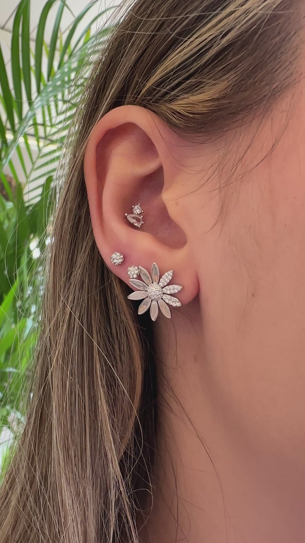 Stone Daisy Necklace