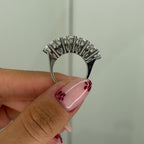 Dreikarätiger Ring mit fünf Steinen