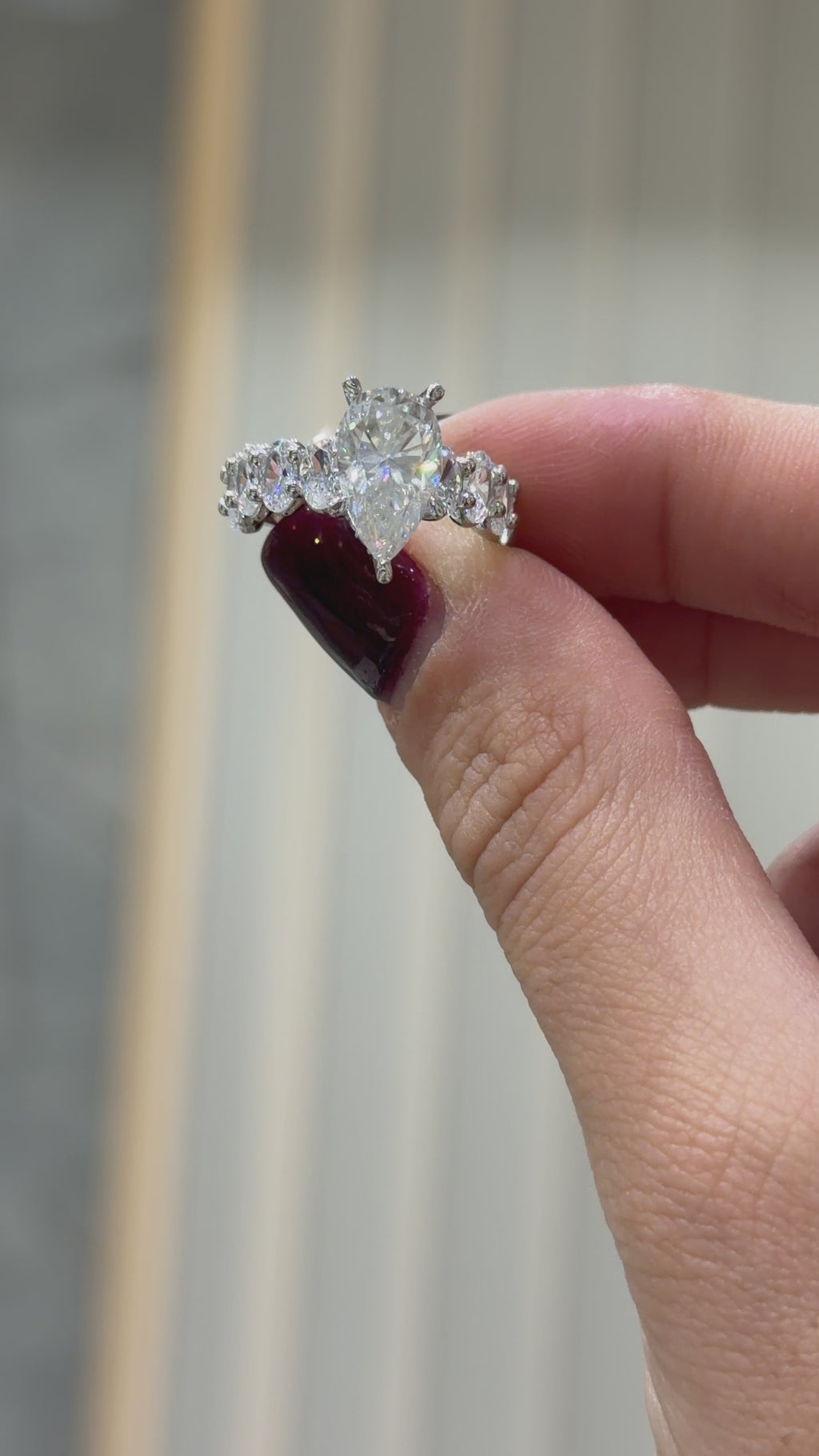 Kolu Oval Taşlı Damla Mozanit Yüzük