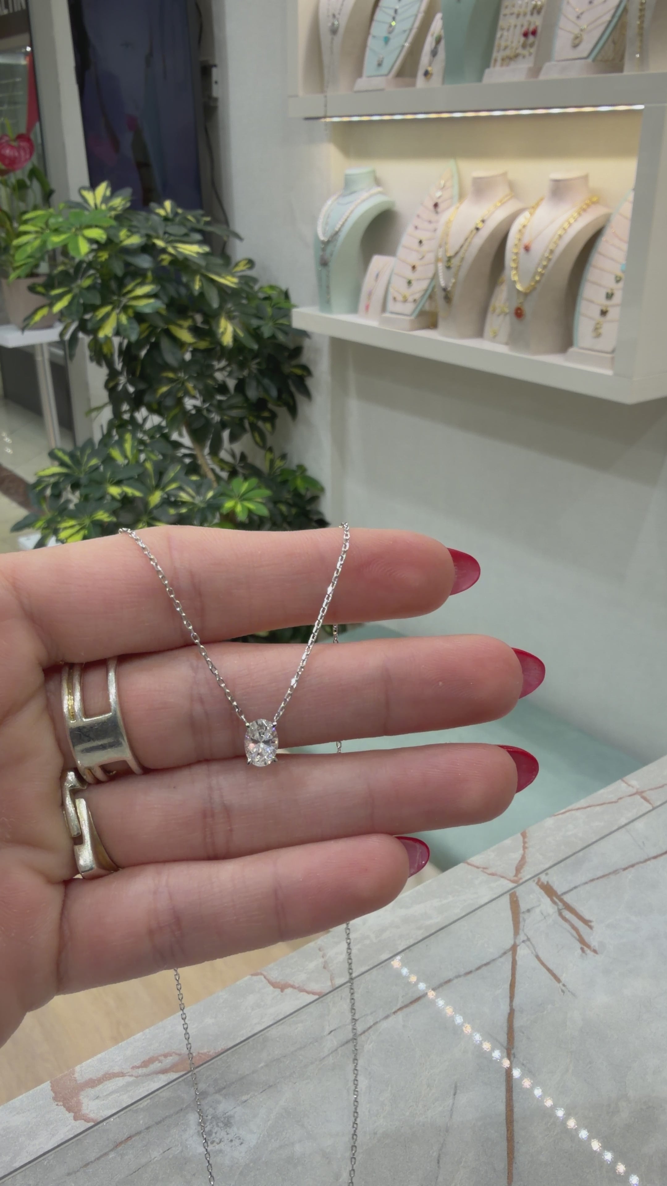 14K Bir Karat Mozanit Oval Kolye