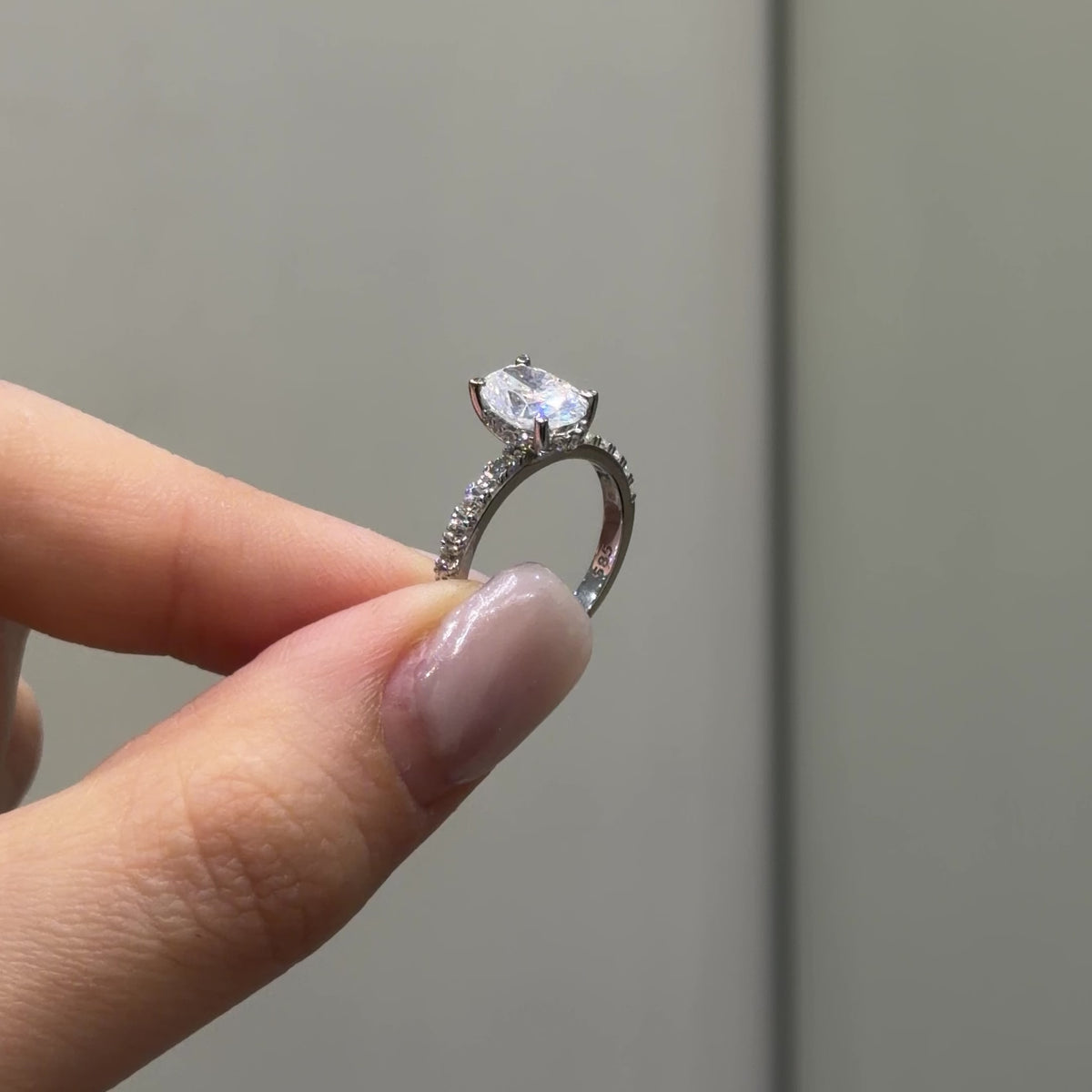 14K Bir Buçuk Karat Mozanit Uzun Oval Tektaş Yüzük