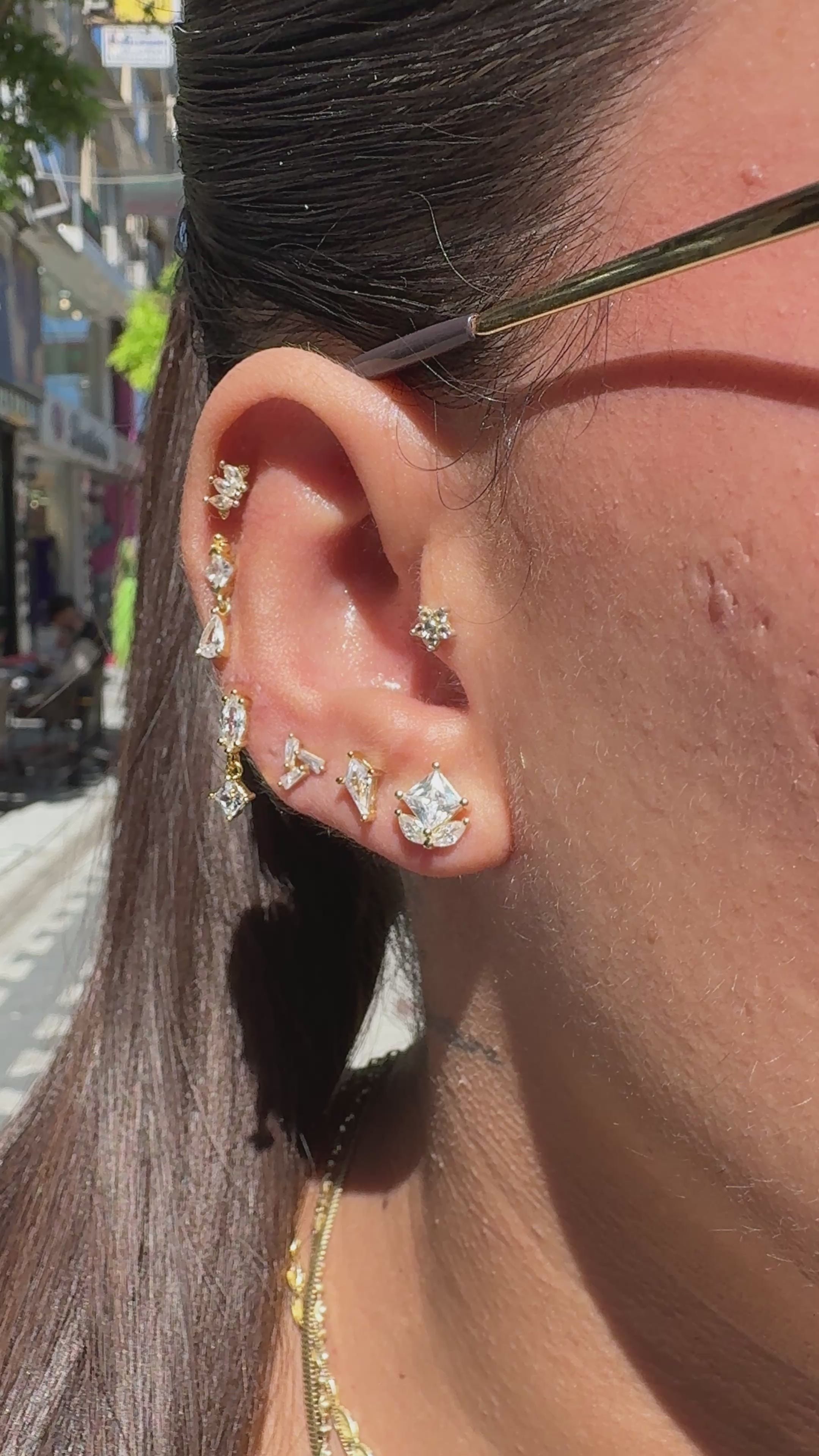 Üç Taşlı Kare Küpe