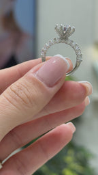 Zwei Karat Moissanit-Verlobungsring im Solitär-Design