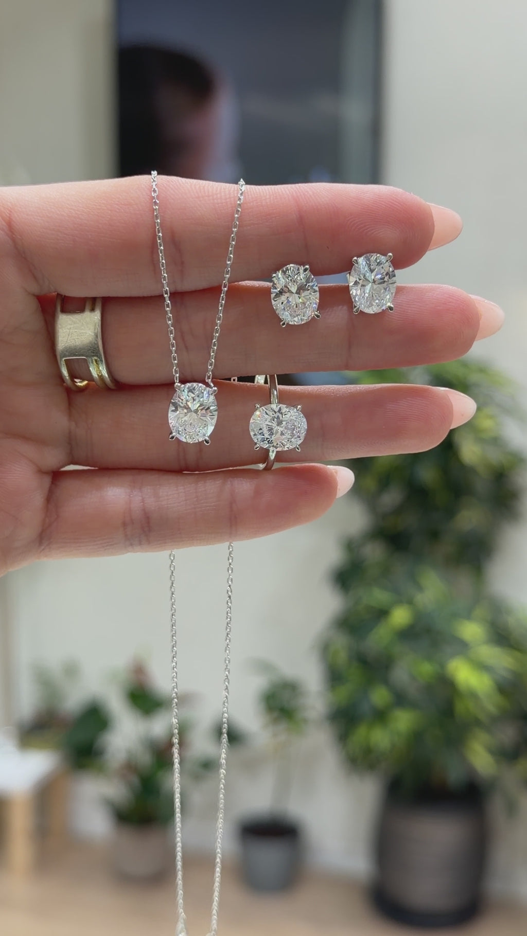 Üç Karat Mozanit Oval Kolye