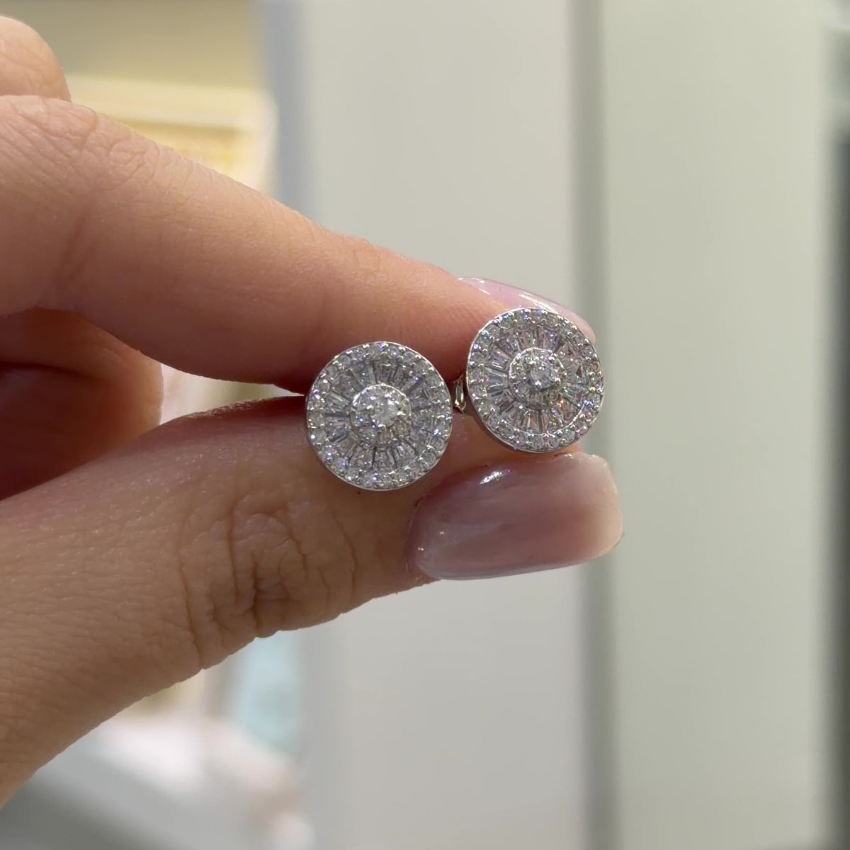 Round Earrings with Trapezoid Stone