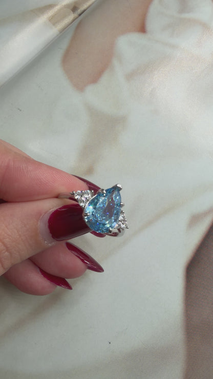 Yanları Üç Taşlı Damla Yüzük