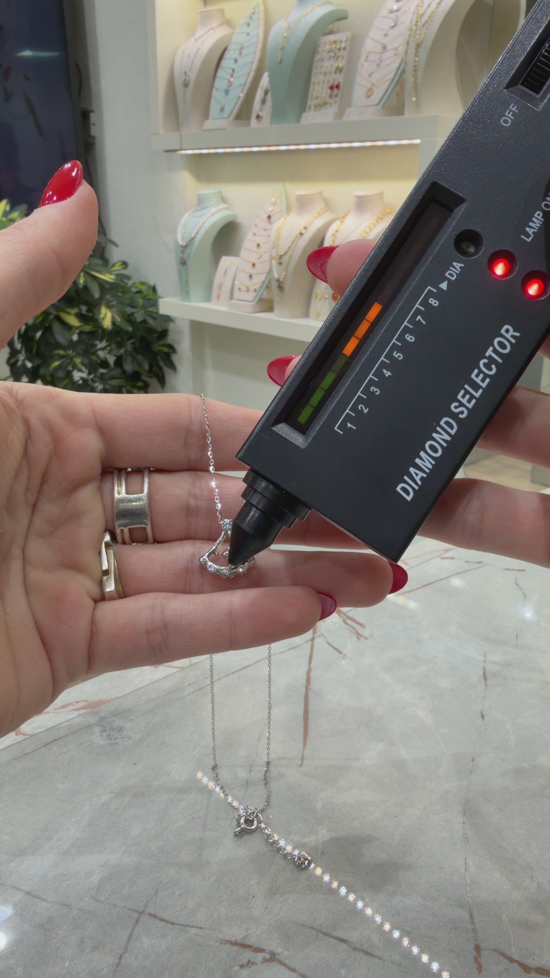 Mozanit Taşlı Yelpaze Kolye