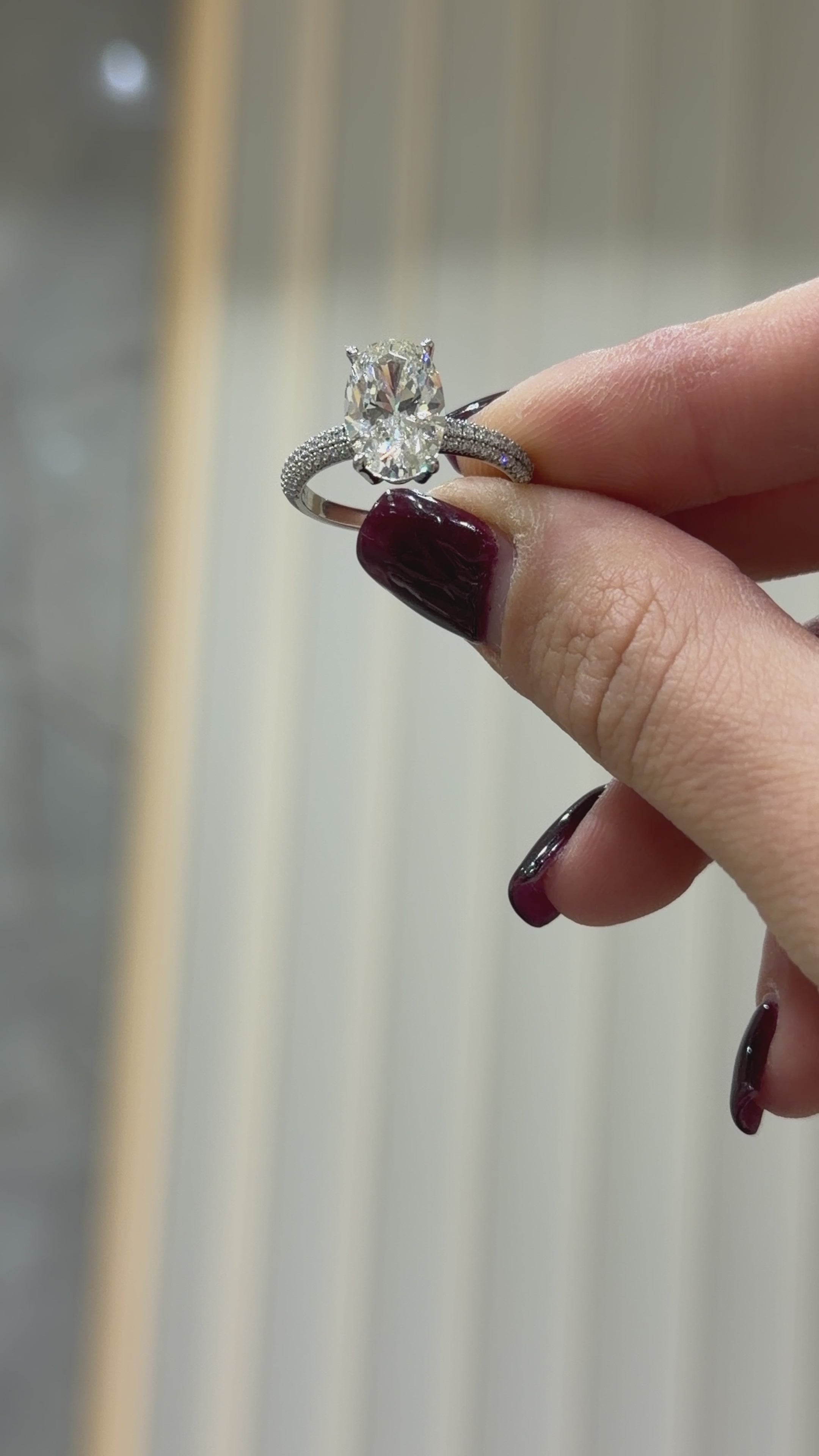 Oval G-Color Yüzük