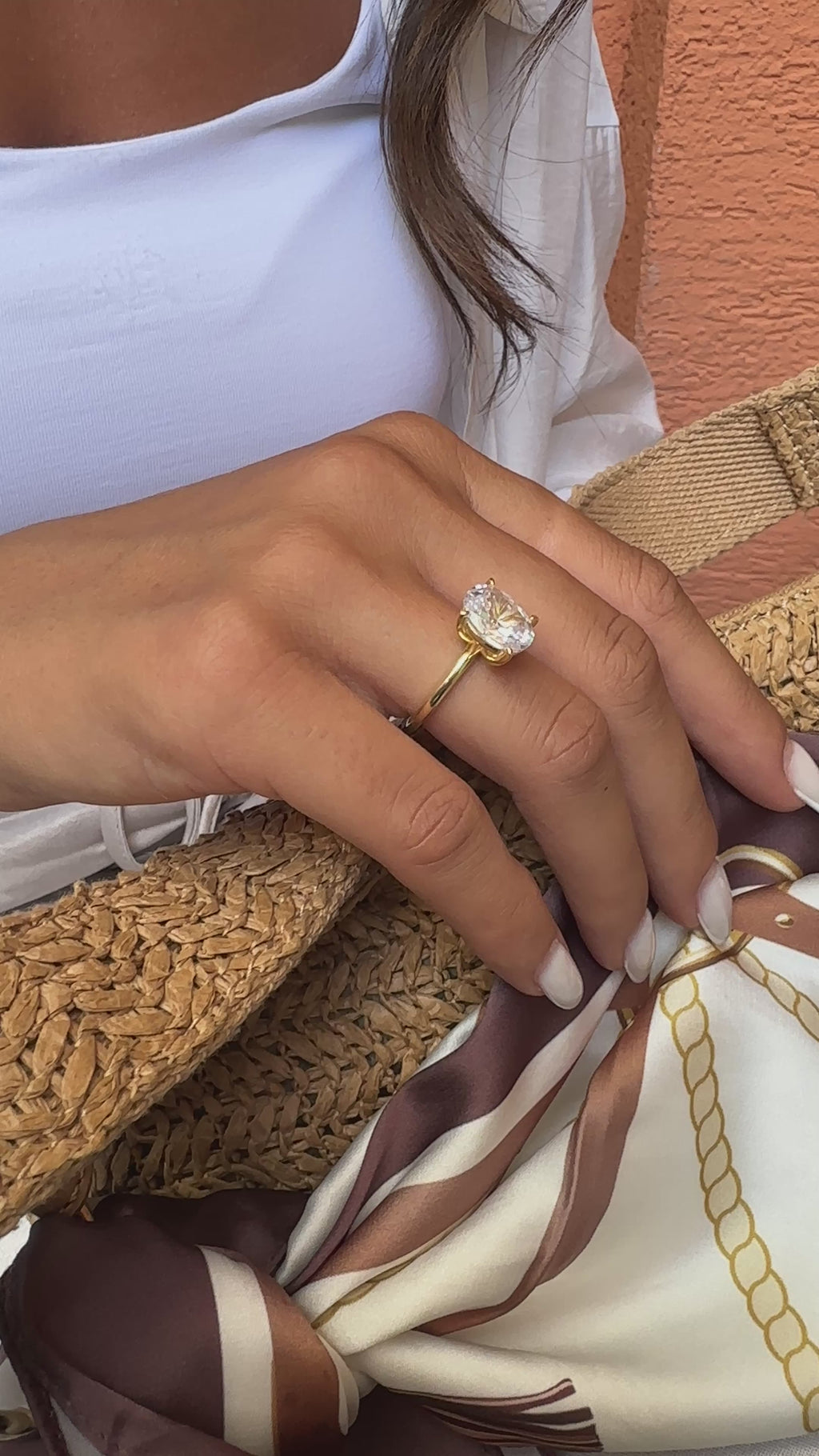 Üç Karat Mozanit Oval Yüzük