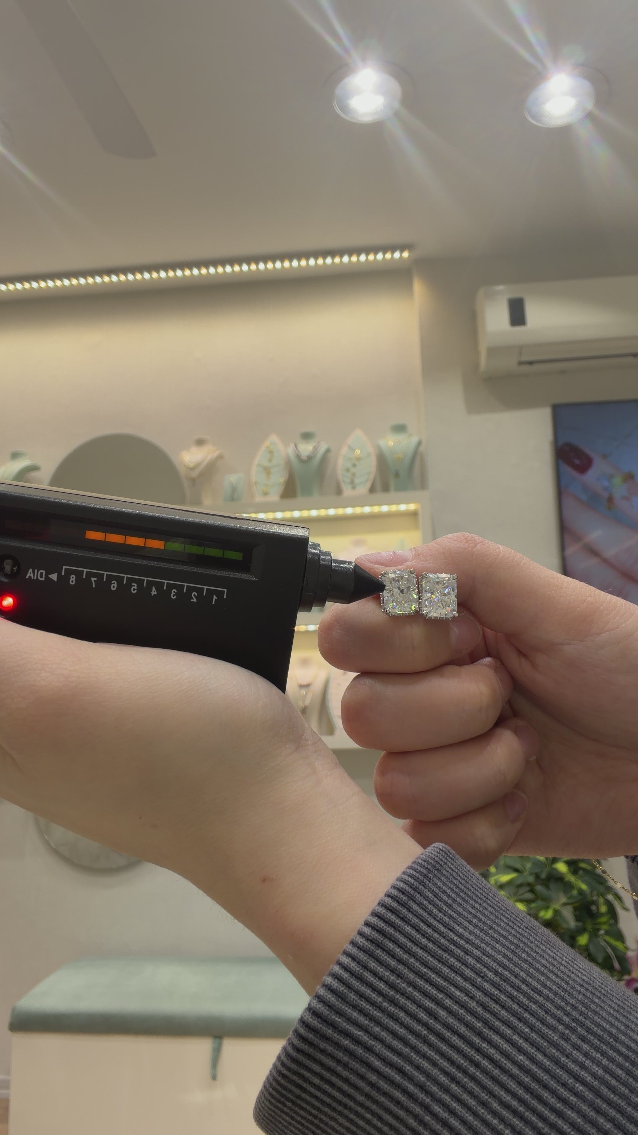 Taşlı Montür Mozanit Radiant Küpe